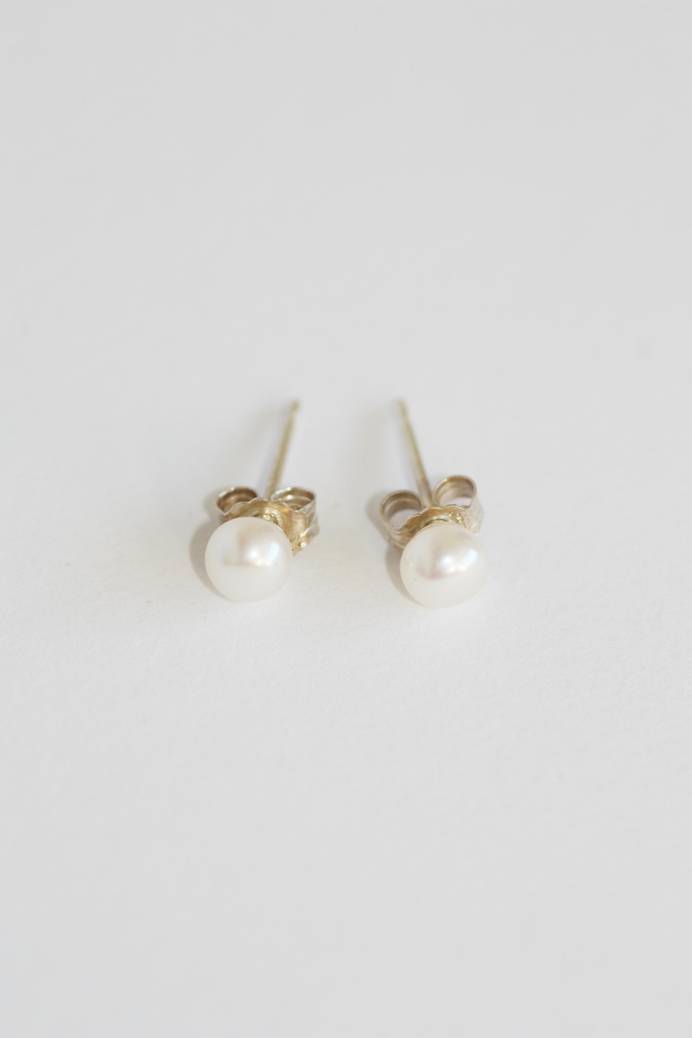 Ivory Freshwater Pearl And Sterling Silver Stud Earrings. on Luulla